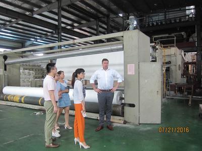 澳大利亞客商來(lái)廠考察,選擇&ldquo;建益&rdquo;膨潤(rùn)土防水毯制品